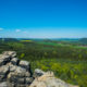 Blick vom Gohrisch zum Pfaffenstein, Festung Königstein und Lilienstein (von links nach rechts)