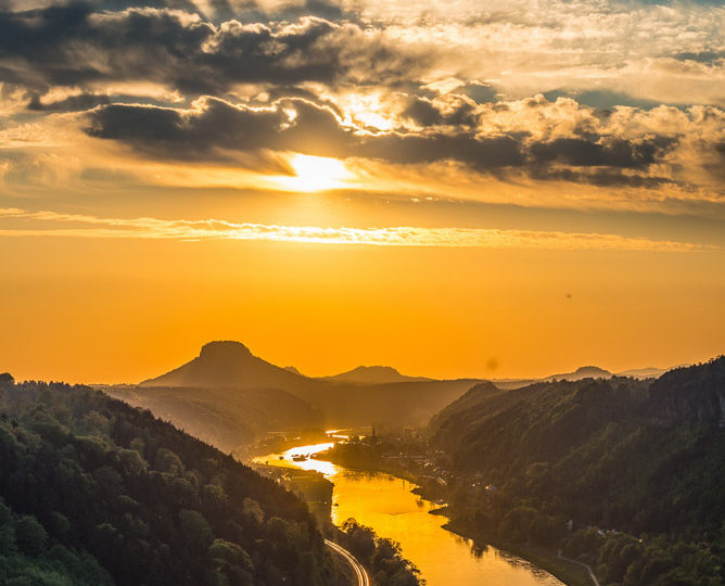 Sonnenuntergang über der Elbe von der kleinen Bastei